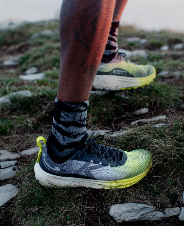 Men's Seek Trail Running Shoe  |  Black/Evening Primrose