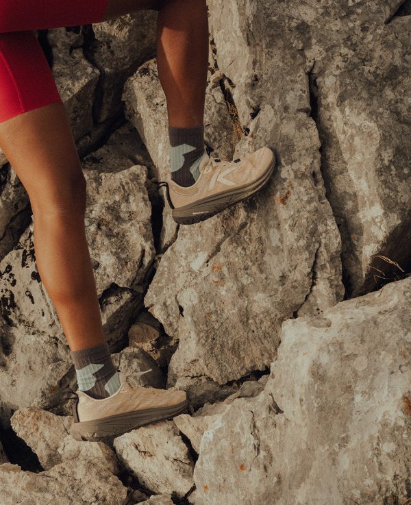 Women's Roam Trail Running Shoe  |  Birch/Brindle